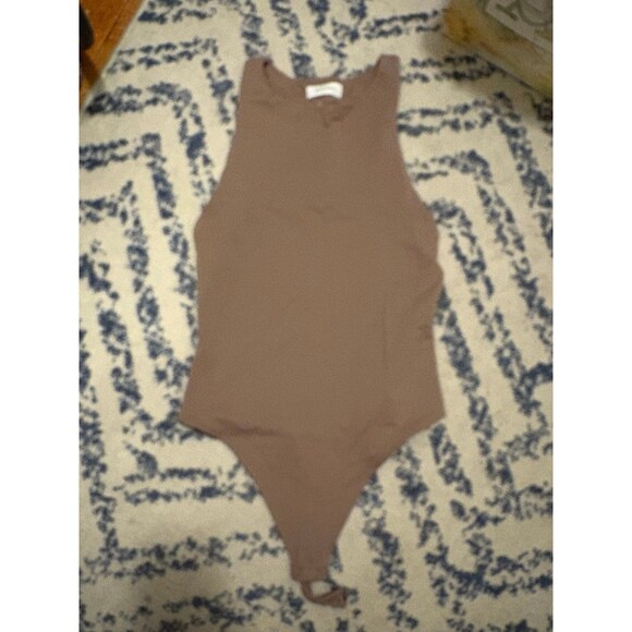 Aritzia Babaton Contour 90s Bodysuit in Tan - Picture 1 of 3
